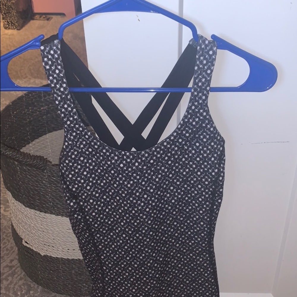 Lululemon women’s black and white tank top